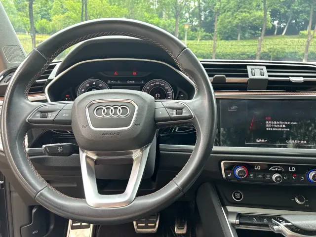Audi Q3 — Фото автомобиля 10