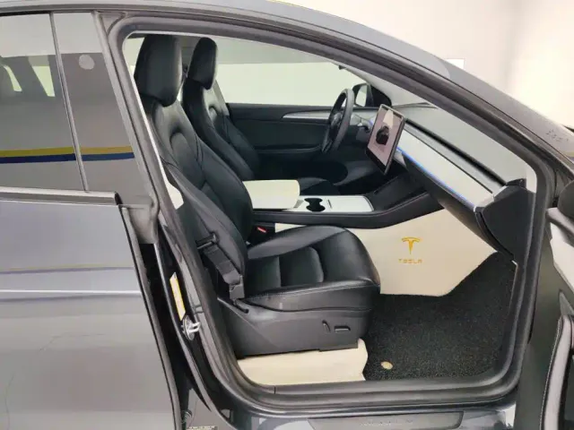 Tesla Model Y — Фото автомобиля 8