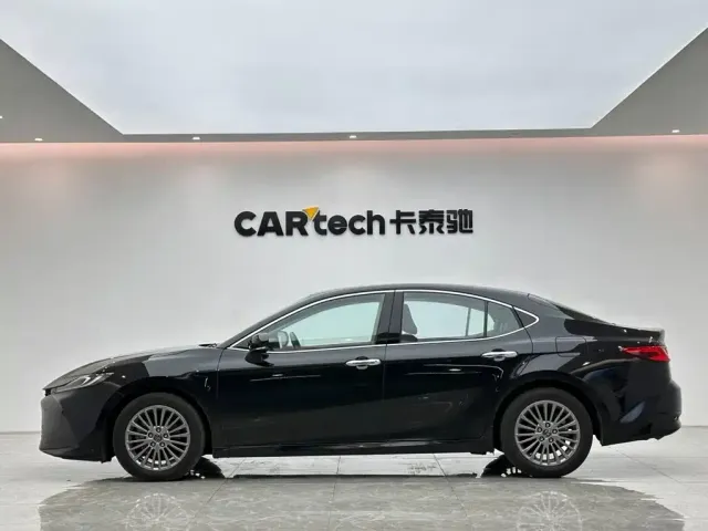 Toyota Camry — Фото автомобиля 2