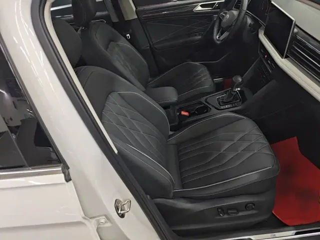 Volkswagen Tiguan L — Фото автомобиля 24