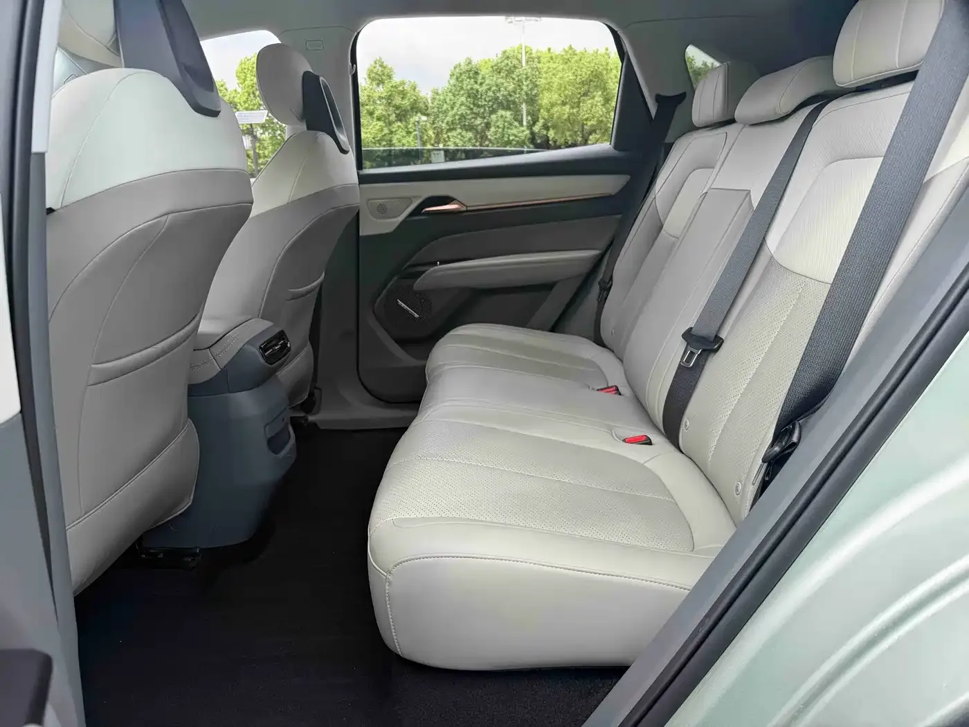Besturn Yueyi 03 2025 Model 565km Enjoy Edition — Фото автомобиля 8