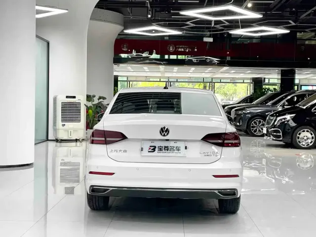 Volkswagen Lavida — Фото автомобиля 12