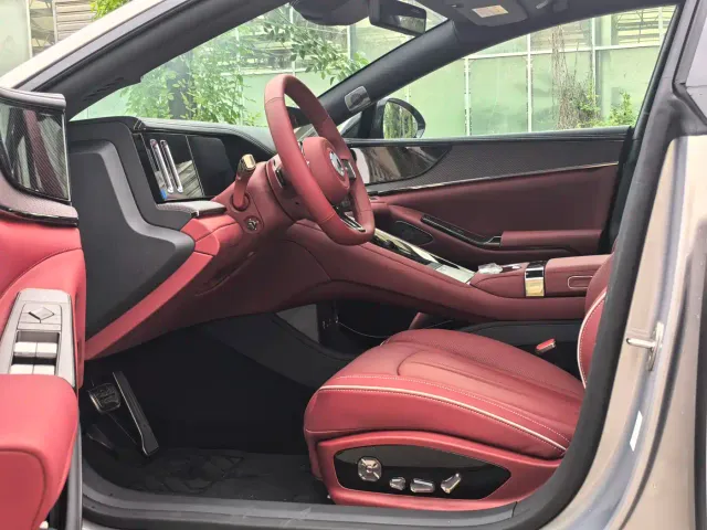 Denza Z9GT — Фото автомобиля 10