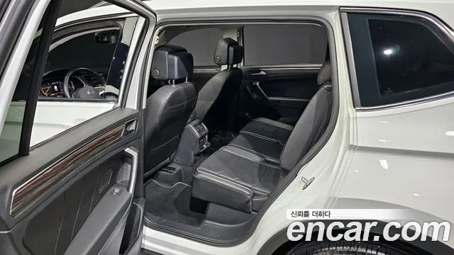 Volkswagen Tiguan — Фото автомобиля 11