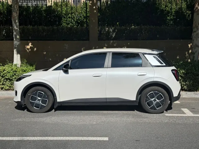 GAC Aion UT — Фото автомобиля 13