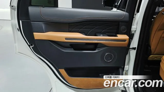 Ford Expedition — Фото автомобиля 14