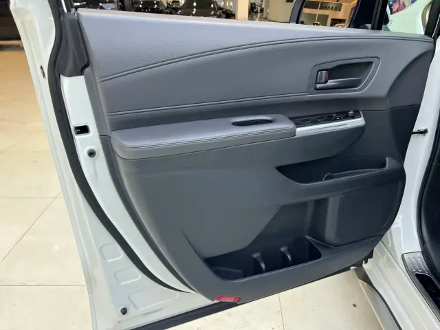 Toyota Granvia — Фото автомобиля 17