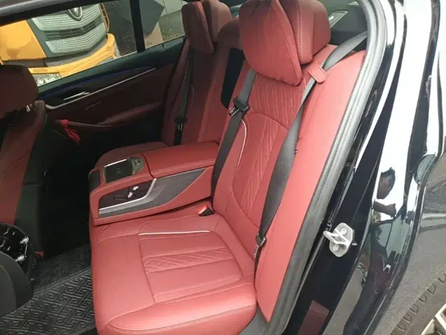 BMW 5 Series — Фото автомобиля 16