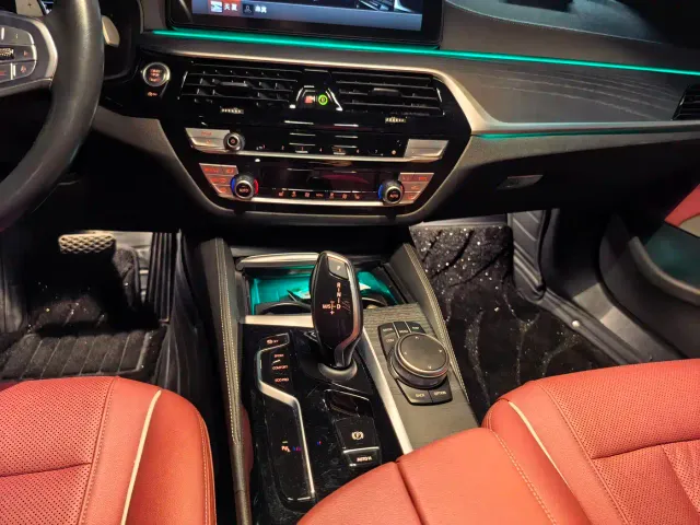 BMW 5 Series — Фото автомобиля 10
