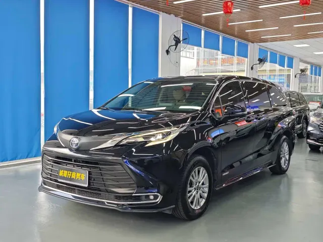 Фотография автомобиля — Toyota Sienna