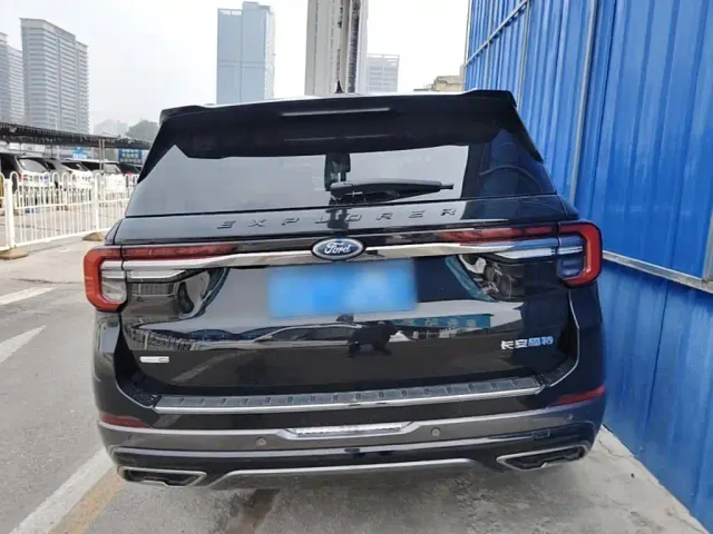 Ford Explorer — Фото автомобиля 5