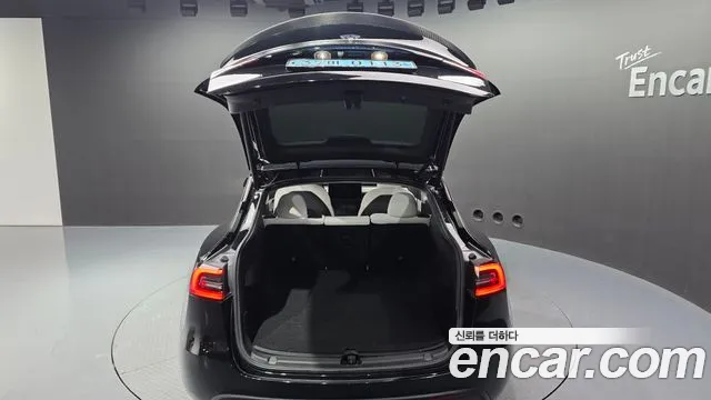 Tesla Model Y — Фото автомобиля 26