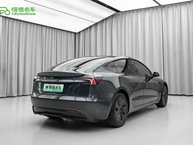 Tesla Model 3 — Фото автомобиля 6