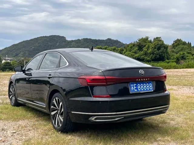 Volkswagen Passat — Фото автомобиля 6