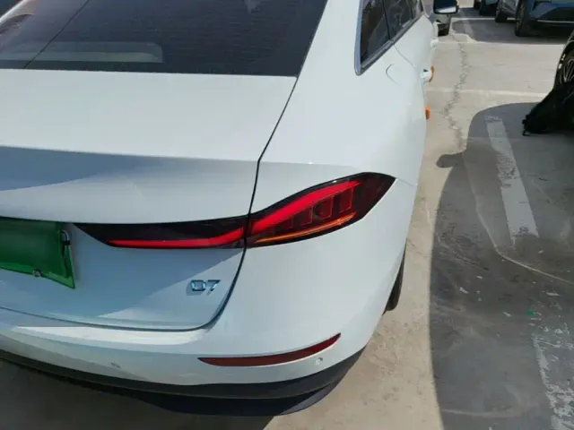 Roewe D7 — Фото автомобиля 7