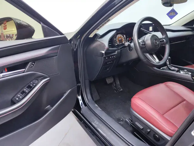 Mazda Axela — Фото автомобиля 10