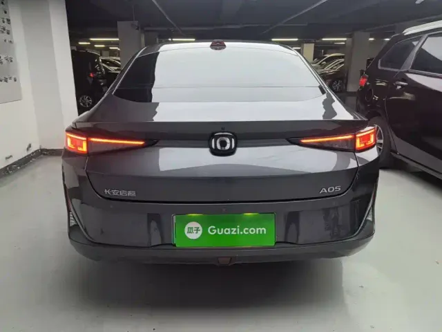 Changan Qiyuan A05 — Фото автомобиля 5