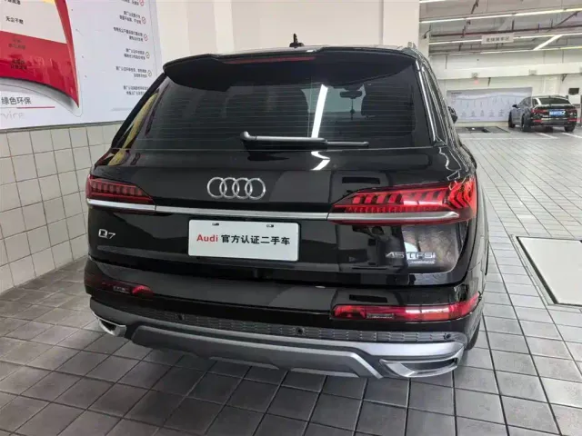 Audi Q7 — Фото автомобиля 7