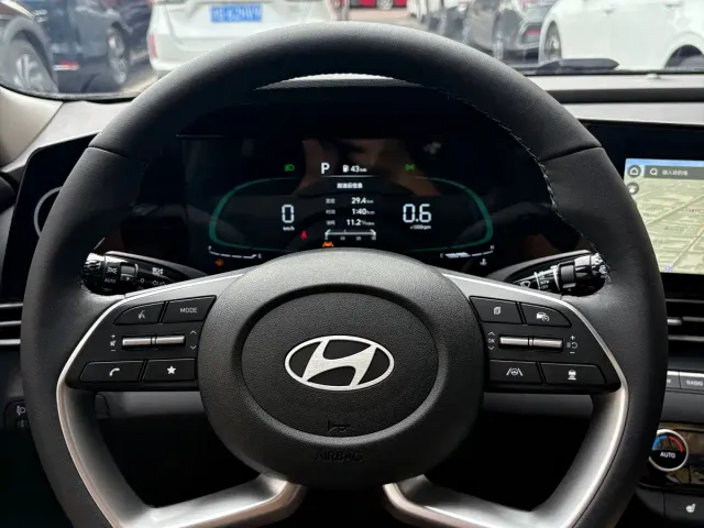 Hyundai Elantra — Фото автомобиля 12