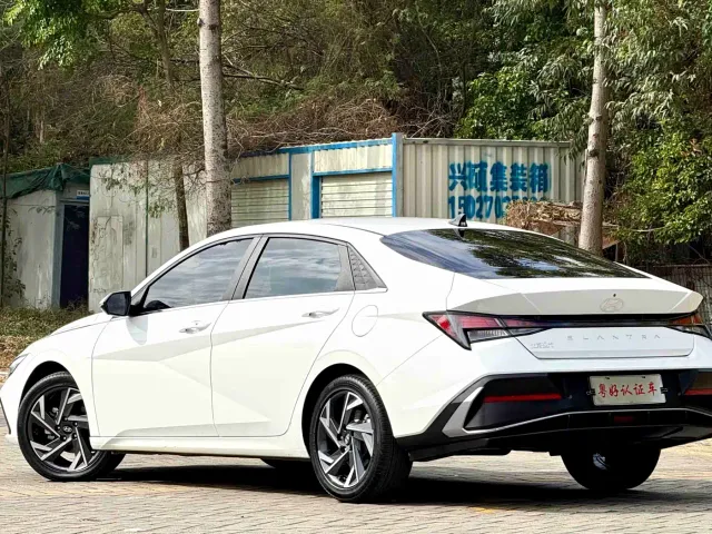 Hyundai Elantra — Фото автомобиля 4