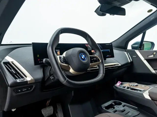 BMW iX — Фото автомобиля 22