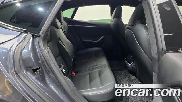 Tesla Model S — Фото автомобиля 12