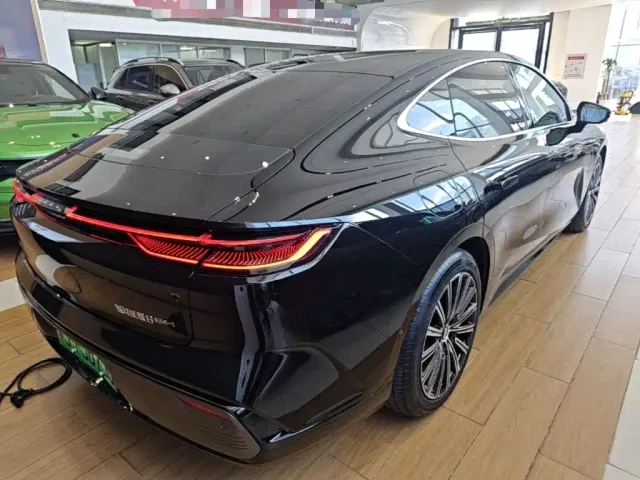 Geely Galaxy Xingyao 8 — Фото автомобиля 6