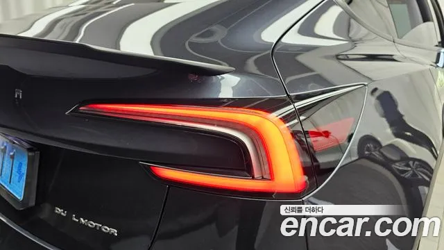 Tesla Model 3 — Фото автомобиля 8