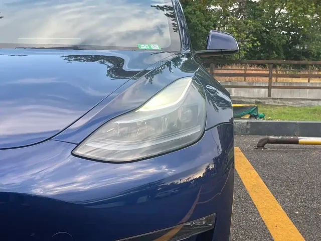 Tesla Model 3 — Фото автомобиля 9