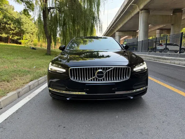 Volvo S90 — Фото автомобиля 2