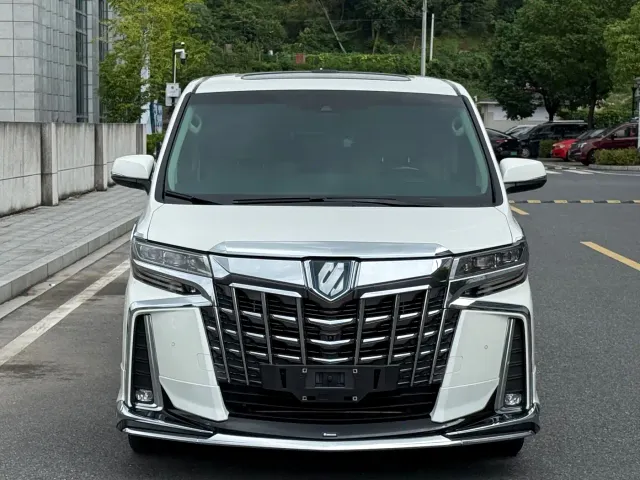 Toyota Alphard — Фото автомобиля 5