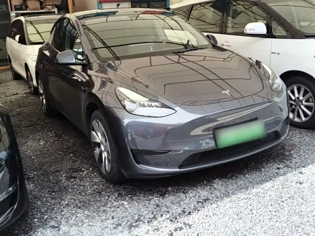 Tesla Model Y — Фото автомобиля 3