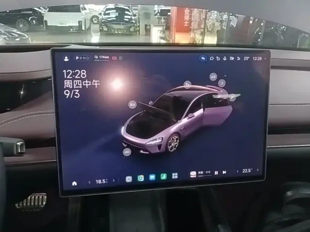 Xiaomi SU7 — Фото автомобиля 12