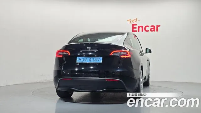 Tesla Model Y — Фото автомобиля 4