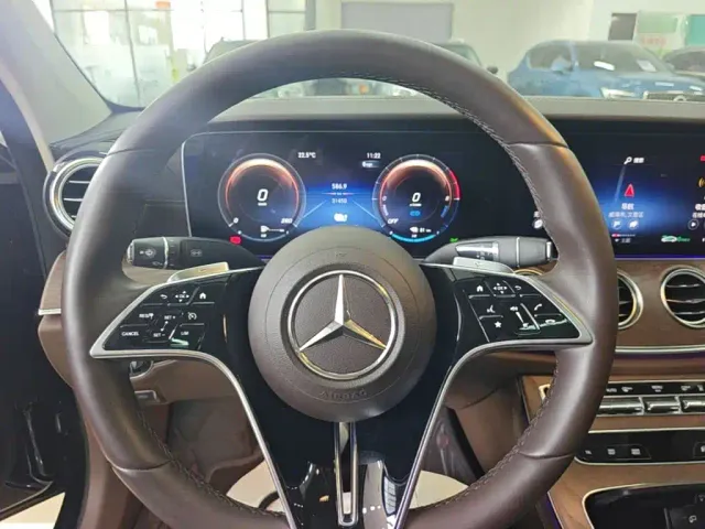 Mercedes-Benz E-Class — Фото автомобиля 6