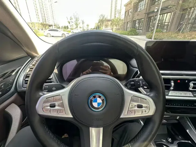 BMW iX3 — Фото автомобиля 9