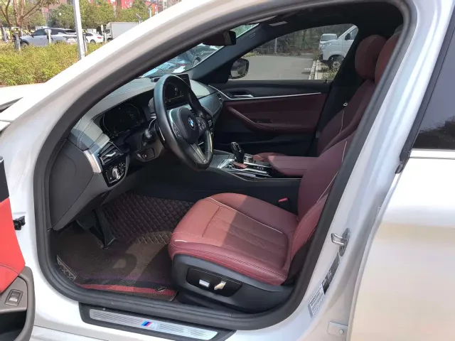 BMW 5 Series — Фото автомобиля 4