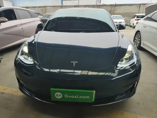 Tesla Model 3 — Фото автомобиля 2