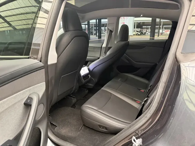 Tesla Model Y — Фото автомобиля 5