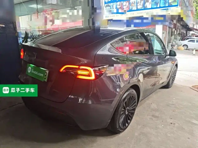 Tesla Model Y — Фото автомобиля 6
