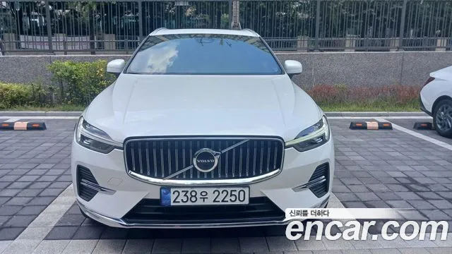 Volvo XC60 Generation 2 — Фото автомобиля 3