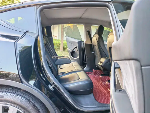 Tesla Model Y — Фото автомобиля 15
