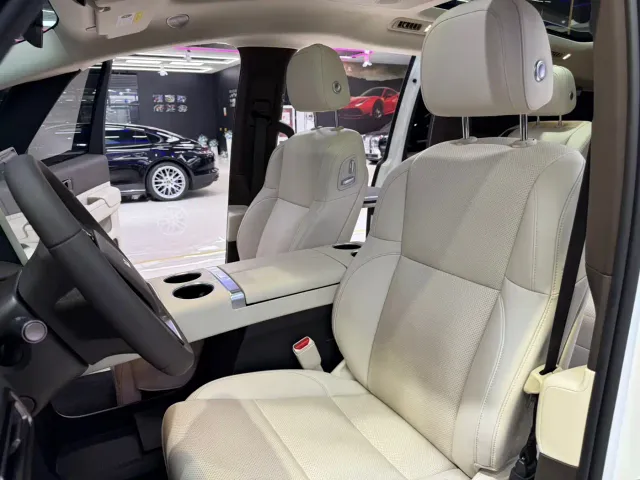 Li Auto MEGA — Фото автомобиля 11