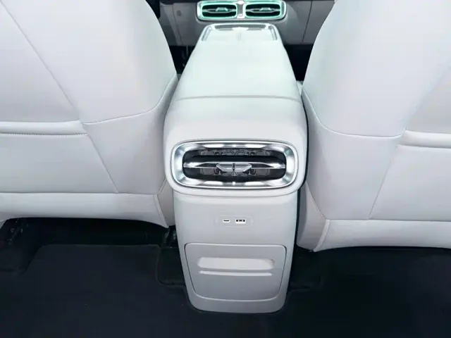 Leapmotor B10 — Фото автомобиля 23