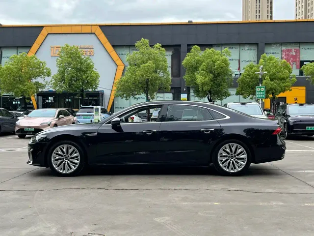 Audi A7L — Фото автомобиля 8