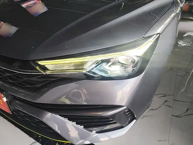 Roewe i5 — Фото автомобиля 23