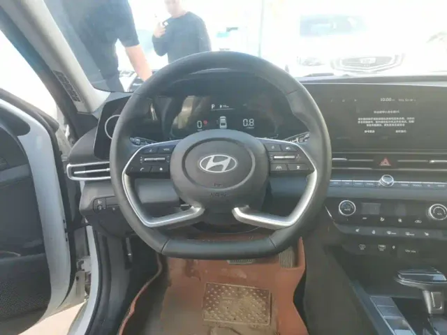 Hyundai Elantra — Фото автомобиля 10