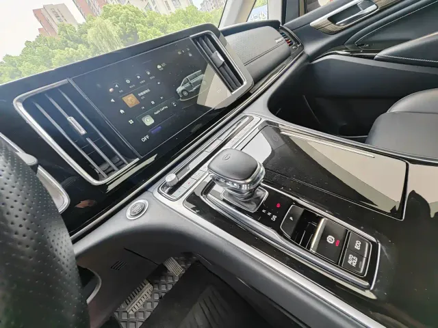 GAC Trumpchi M8 — Фото автомобиля 13