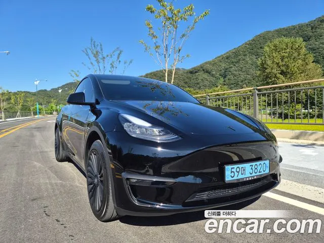 Tesla Model Y — Фото автомобиля 3