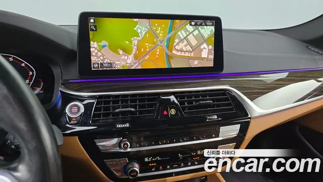BMW 5 Series G30 — Фото автомобиля 12